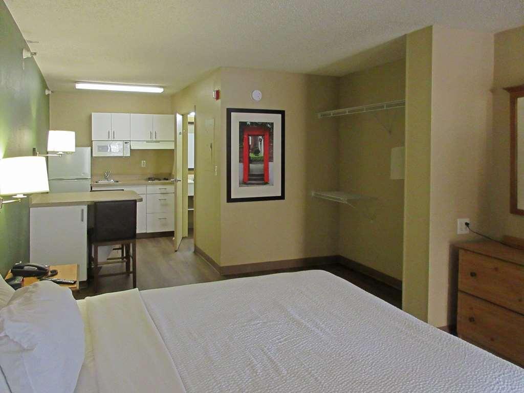 Suburban Studios Raleigh - Crabtree Valley Quarto foto